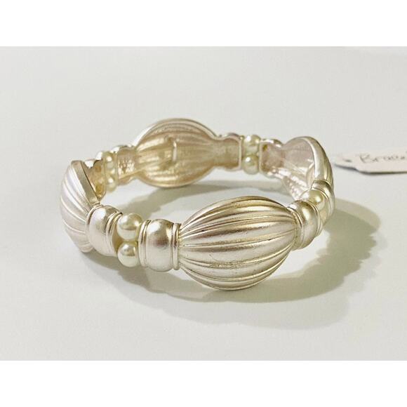 Silver & Pearl Stretch Bracelet - Picture 1 of 1